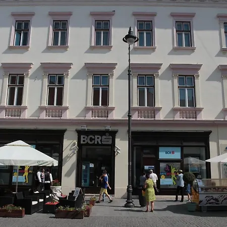 Square Apartment